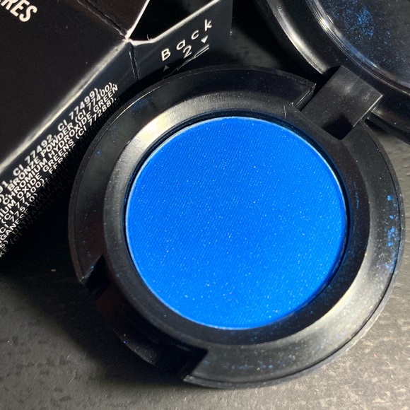 New unused MAC eyeshadow: new color Triennial Wave - Picture 3 of 5